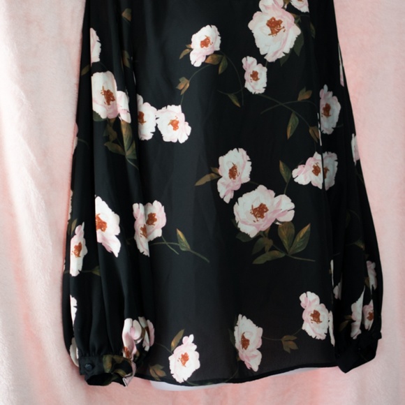 Classy Worthington Blouse - Picture 4 of 8